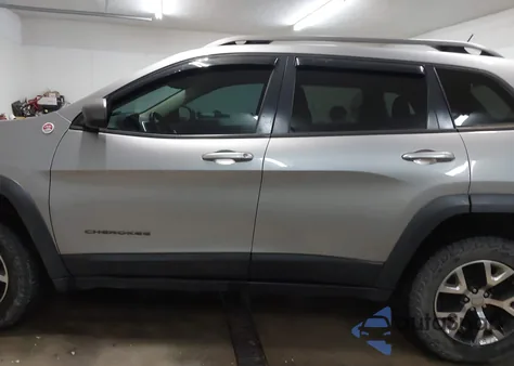 2014 Jeep Cherokee Trailhawk из США, поврежденный, VIN 1C4PJMBSXEW182425